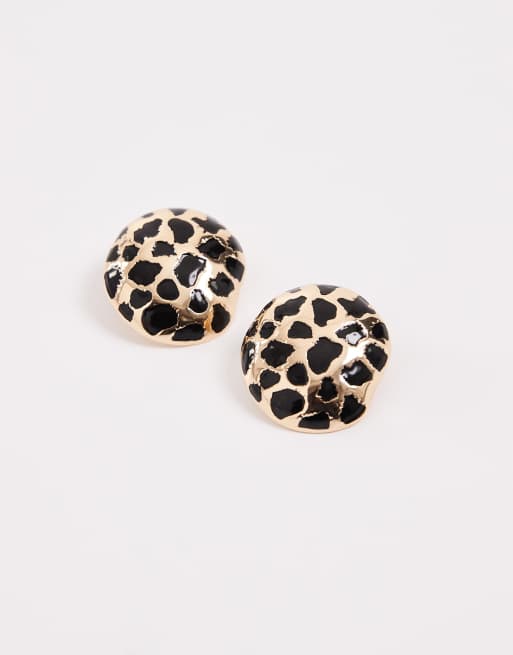 Pendientes de botón dorados circulares con detalle de estampado animal de ASOS DESIGN, 2 de 3