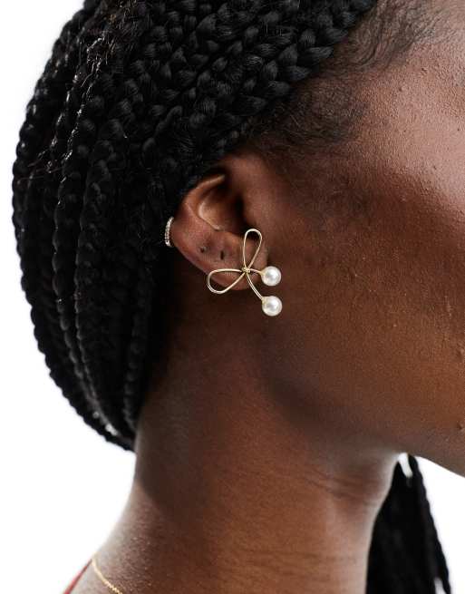Pendientes de botón dorados con detalle de lazo con perlas de imitación de PIECES