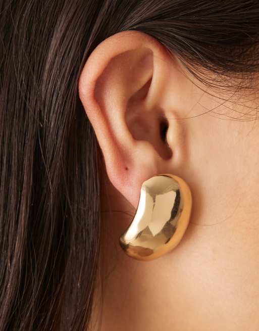 Pendientes de botón dorados con diseño abombado de DesignB London