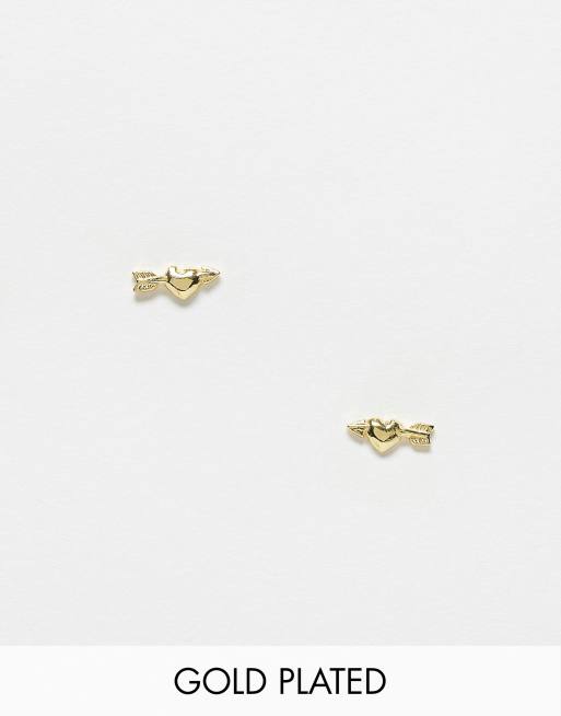 Pendientes de botón dorados con diseño de corazón con flecha chapados en oro de Kingsley Ryan