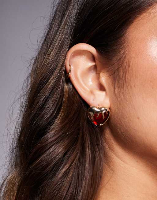 Pendientes de botón dorados con diseño de gema de imitación en forma de corazón con efecto de goteo de ASOS DESIGN, 3 de 3