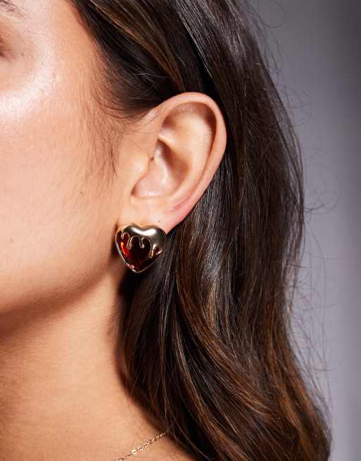Pendientes de botón dorados con diseño de gema de imitación en forma de corazón con efecto de goteo para Halloween de ASOS DESIGN