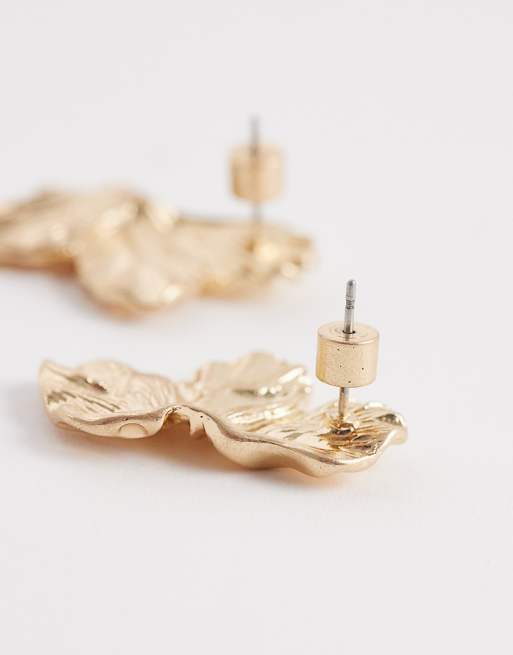 Pendientes de botón dorados con diseño de medio pétalo de ASOS DESIGN, 3 de 3