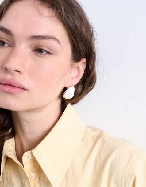 Pendientes de botón dorados con diseño de perla triangular Bobbi de Topshop - view 1