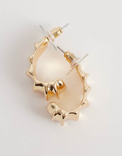 Pendientes de botón dorados con diseño estriado de DesignB London, 3 de 4