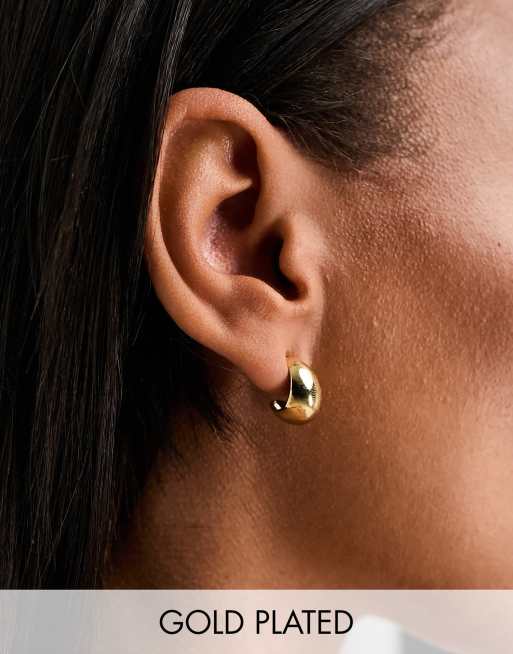 Pendientes de botón dorados con diseño grueso chapados en oro Maji de ALDO