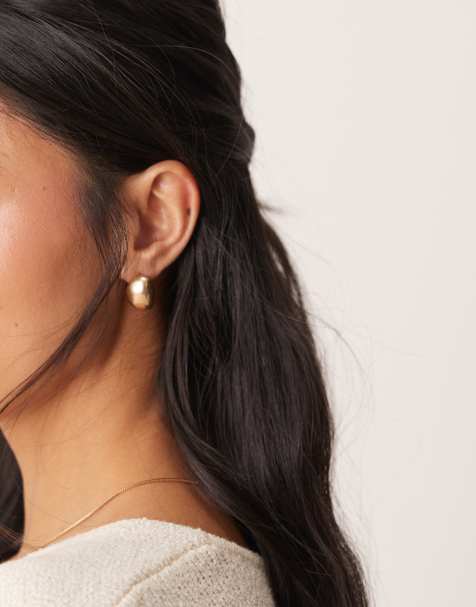 Pendientes de botón dorados con diseño pequeño abovedado de ASOS DESIGN - view 1
