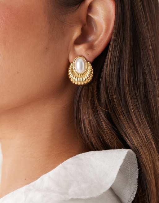 Pendientes de botón dorados con diseño vintage de perlas Jane de Petit Moments