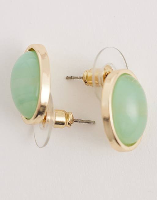 Pendientes de botón dorados con piedra verde menta de DesignB London, 3 de 4