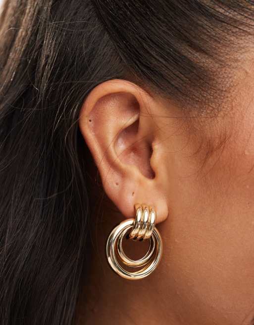Pendientes de botón dorados de estilo aldaba de DesignB London 