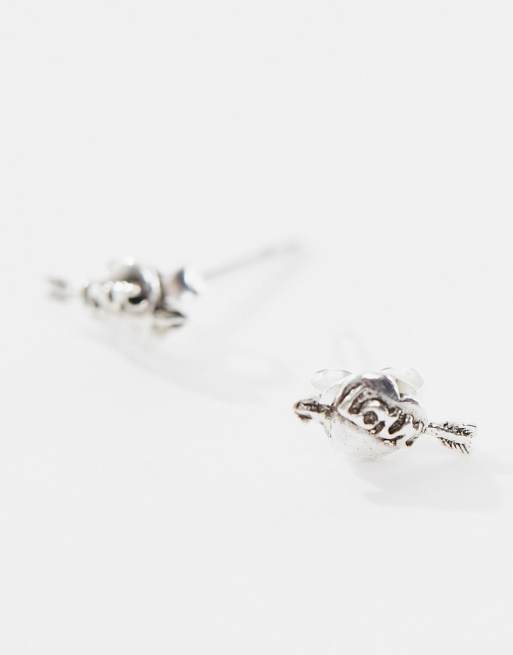 Pendientes de botón en forma de corazón con texto "Love" de plata de ley de Kingsley Ryan, 3 de 4