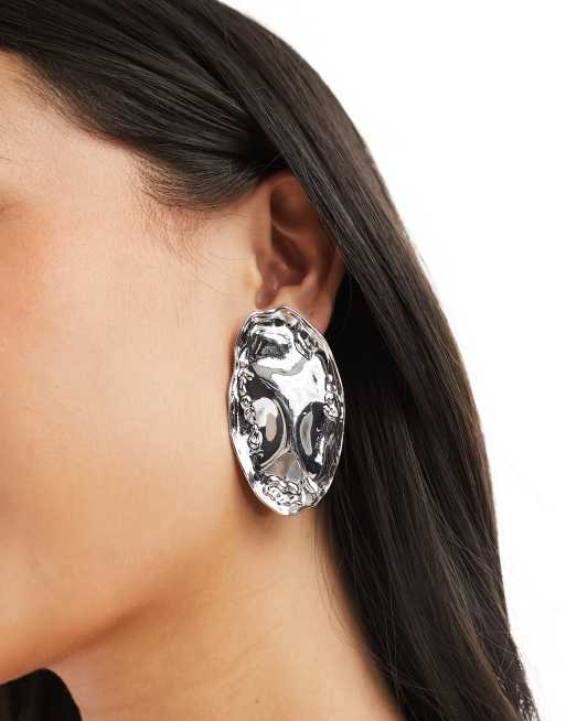 Pendientes de botón extragrandes con diseño repujado chapados en rodio de 8 Other Reasons