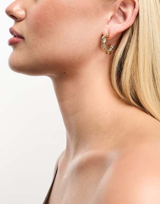 Pendientes de botón grandes dorados tipo aro con diseño retorcido de DesignB London