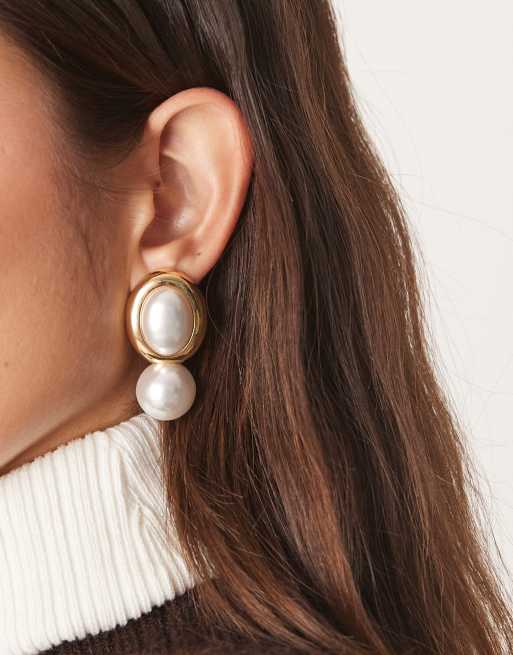Pendientes de botón largos dorados con charm estilo perla de Mango