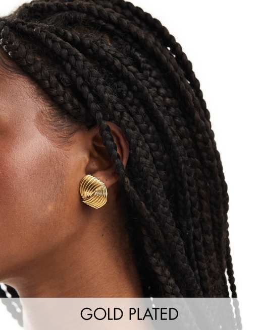 Pendientes de botón llamativos con diseño texturizado de acero inoxidable chapados en oro de 18 quilates de 8 Other Reasons 