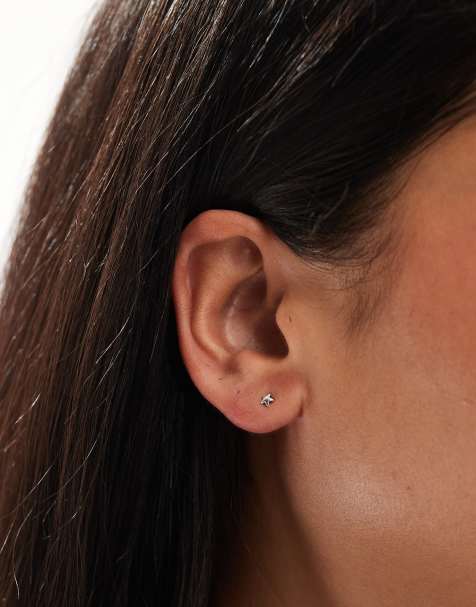 Pendientes de botón pequeños con diseño de estrella abombada de plata de ley de Kingsley Ryan - view 1