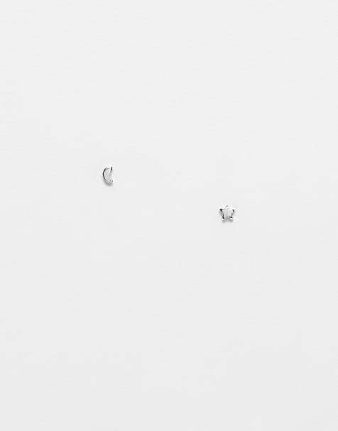 Pendientes de botón pequeños con diseño de estrella y media luna de plata de ley de Kingsley Ryan - view 1