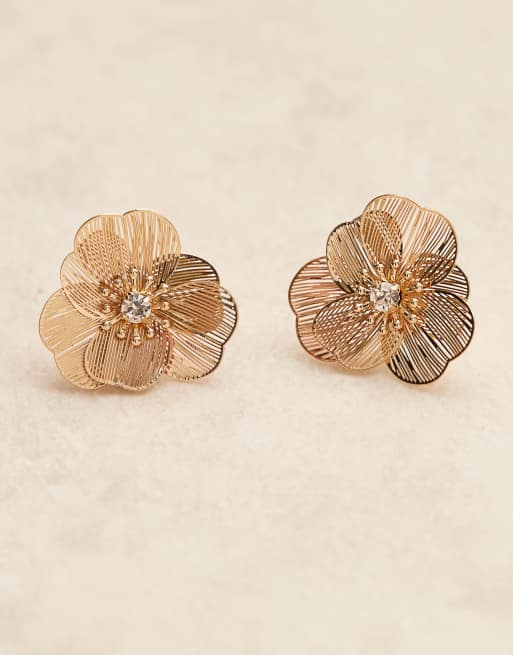 Pendientes de botón pequeños dorados con diseño floral de alambre de ASOS DESIGN, 2 de 3