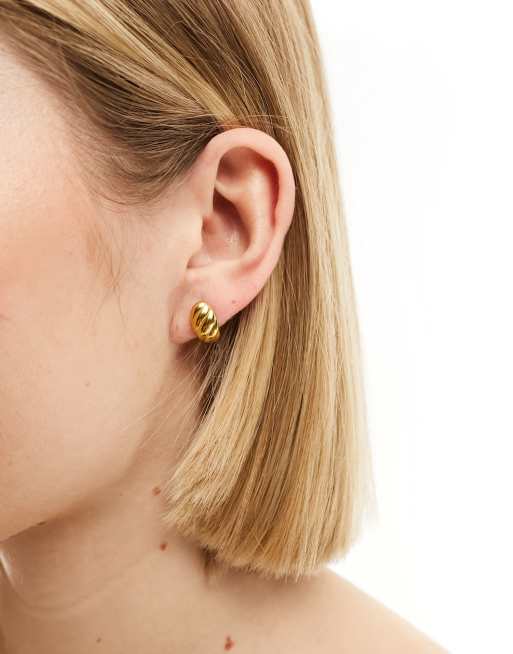 Pendientes de botón pequeños dorados con diseño ondulado de acero inoxidable de Lost Souls 