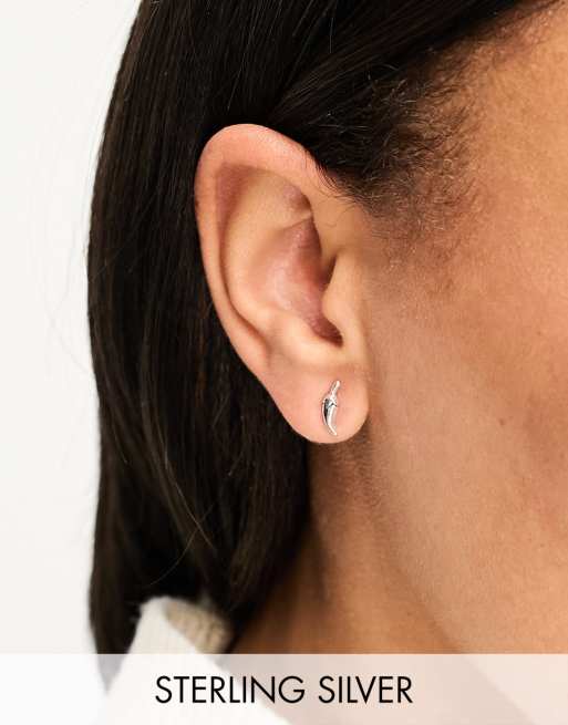 Pendientes de botón plateados con diseño de guindilla de plata de ley de Kingsley Ryan