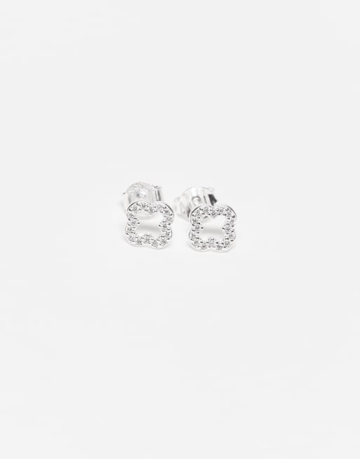 Pendientes de botón plateados con diseño de trébol con cristales de Kingsley Ryan, 2 de 3
