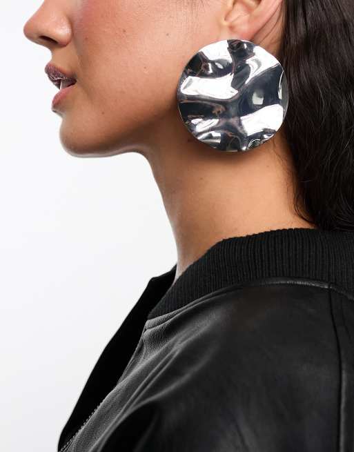 Pendientes de botón plateados extragrandes con diseño de círculo fundido de ASOS DESIGN