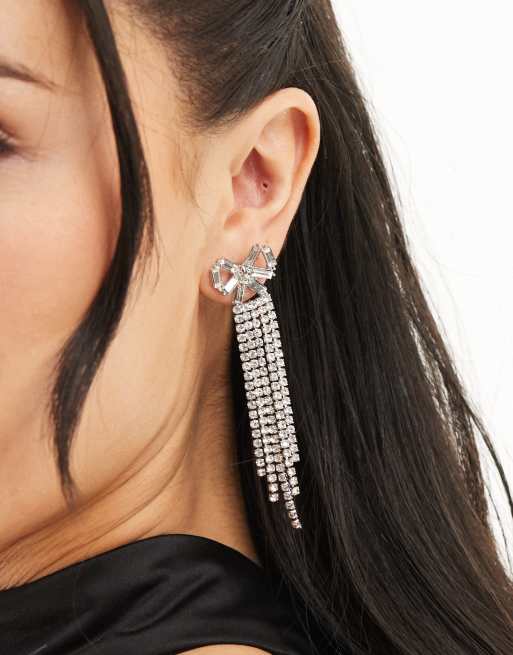 Pendientes de botón plateados llamativos con detalle de lazo Bowlovee de ALDO
