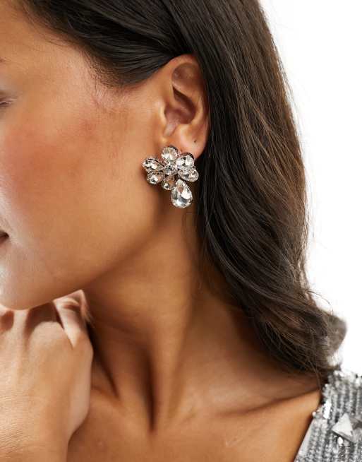 Pendientes de botón plateados llamativos con diseño floral de cristales de True Decadence