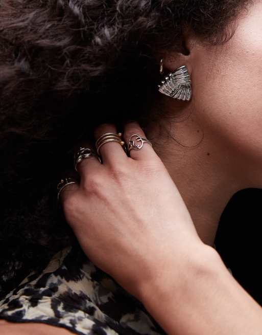 Pendientes de botón plateados llamativos triangulares Eddie de Topshop, 2 de 4