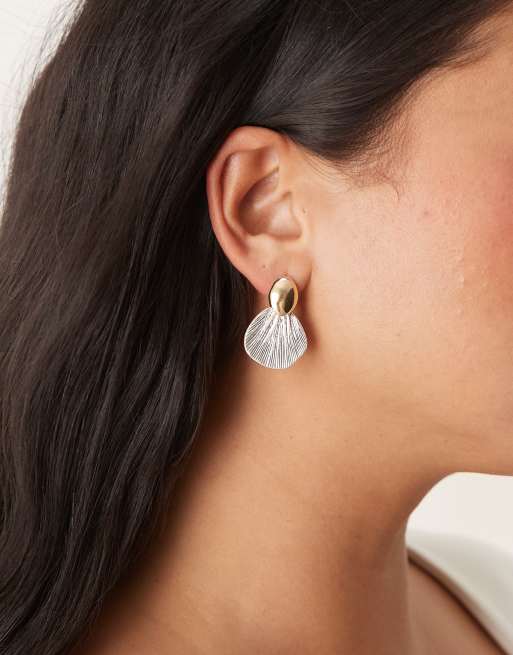 Pendientes de botón plateados y dorados con diseño de pétalo de ASOS DESIGN