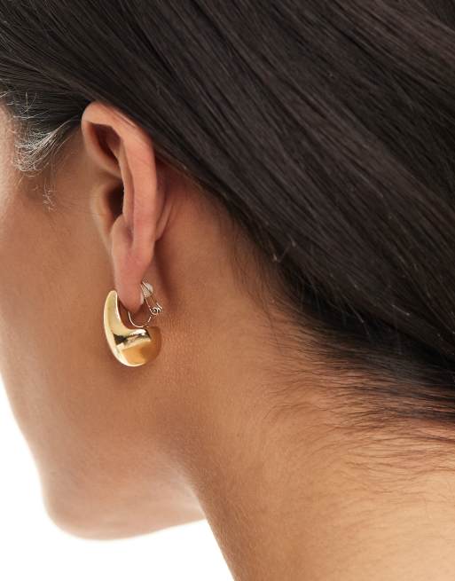 Pendientes de clip con diseño fundido chapados en oro de 14 quilates de ASOS DESIGN, 3 de 4