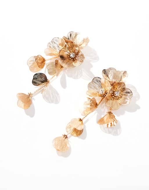 Pendientes dorados con diseño colgante de flores tridimensionales de ASOS DESIGN, 2 de 4
