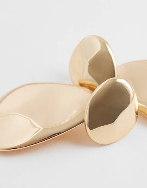 Pendientes dorados con diseño colgante efecto fundido de DesignB London, 3 de 4