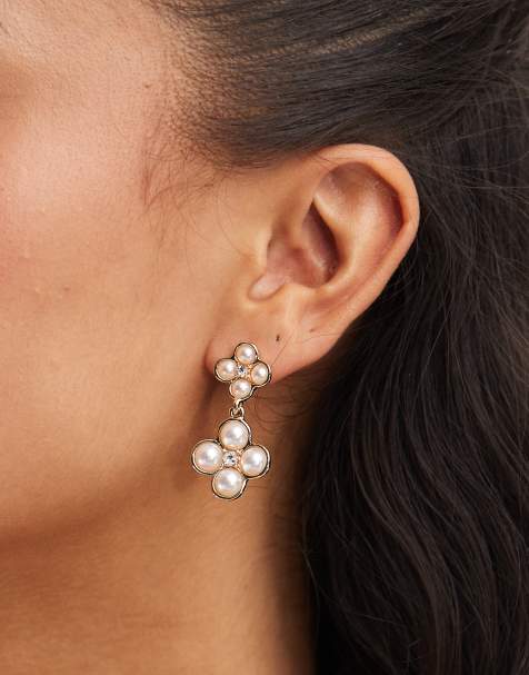 Pendientes dorados con diseño colgante en forma de flor de perlas de True Decadence - view 1