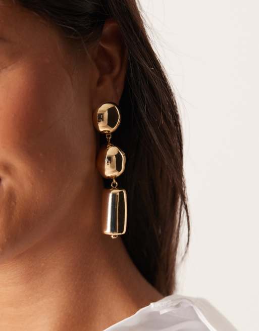 Pendientes dorados con diseño colgante escalonado de Mango