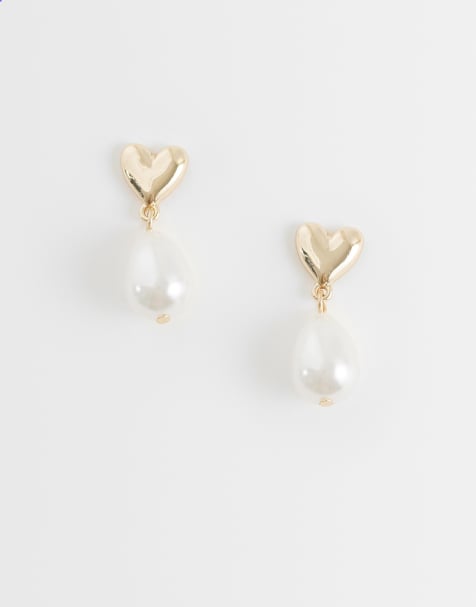 Pendientes dorados con diseño de corazón pequeño y charm de perla de imitación de ASOS DESIGN - view 1