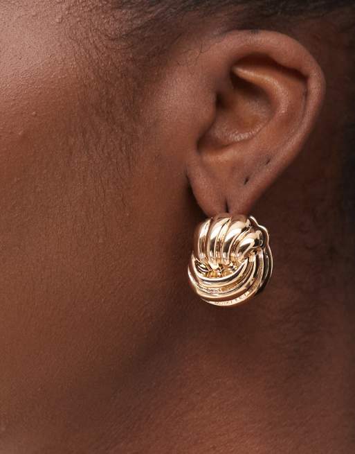 Pendientes dorados con diseño grueso ondulado de Reclaimed Vintage