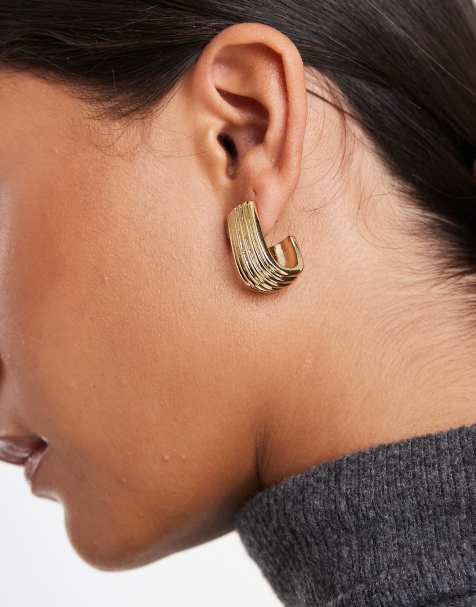 Pendientes dorados estriados de estilo vintage de Pieces - view 1