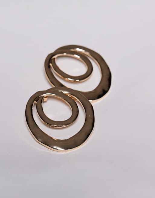 Pendientes dorados llamativos con diseño en espiral Gleema de ALDO, 3 de 3