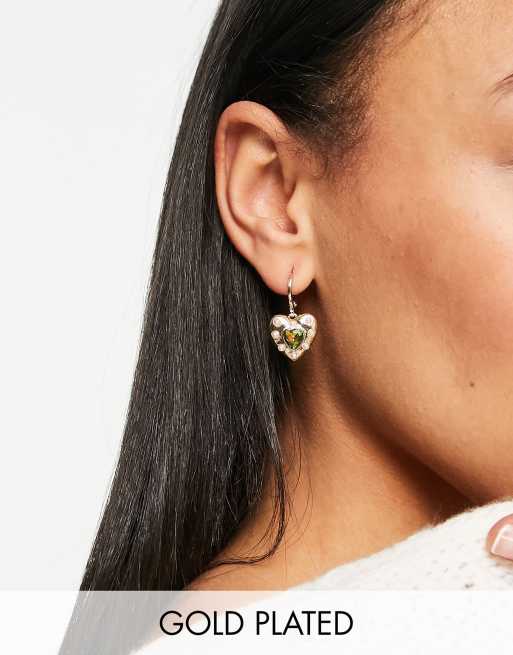 Pendientes largos chapados en oro con diseño de corazón y cristales rosas exclusivos de Big Metal London