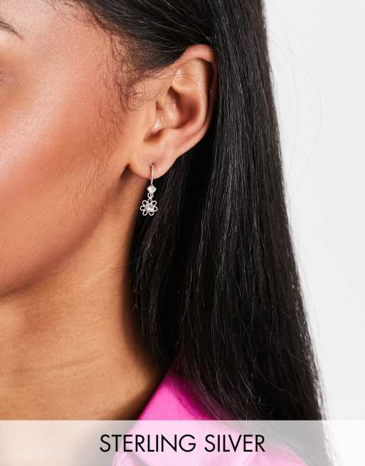 Pendientes largos con diseño de flor de plata de ley de Kingsley Ryan