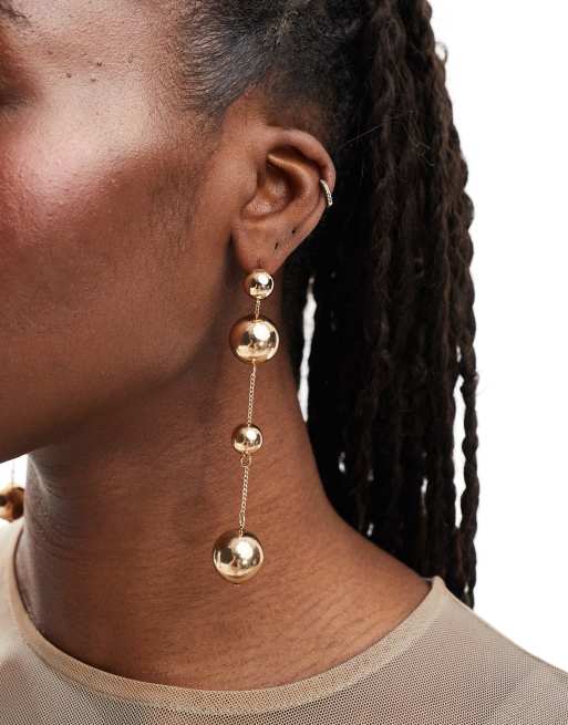 Pendientes largos dorados con diseño de esfera de ALDO