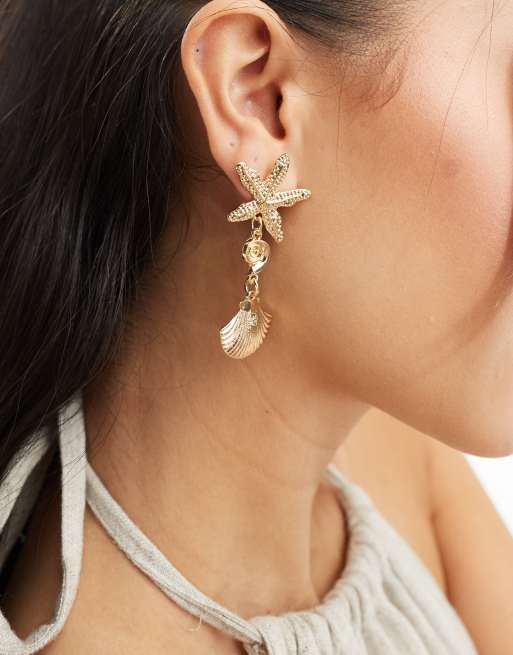 Pendientes largos dorados con diseño de estrella de mar y concha de Kaiia