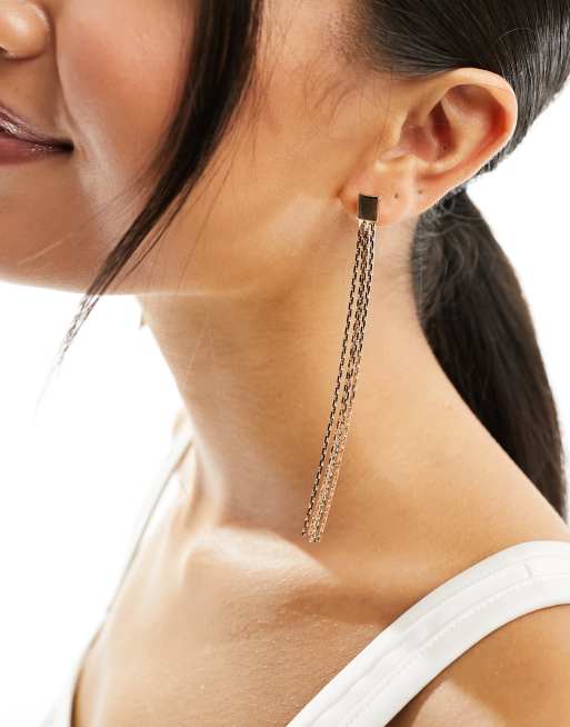 Pendientes largos dorados con diseño estilo cota de malla de True Decadence
