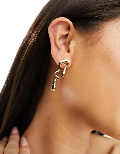 Pendientes largos dorados efecto goteo Heimo de Petit Moments