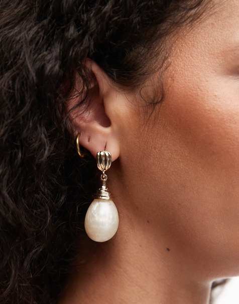 Pendientes largos dorados gruesos con colgante estilo piedra de luna de resina de Accessorize - view 1