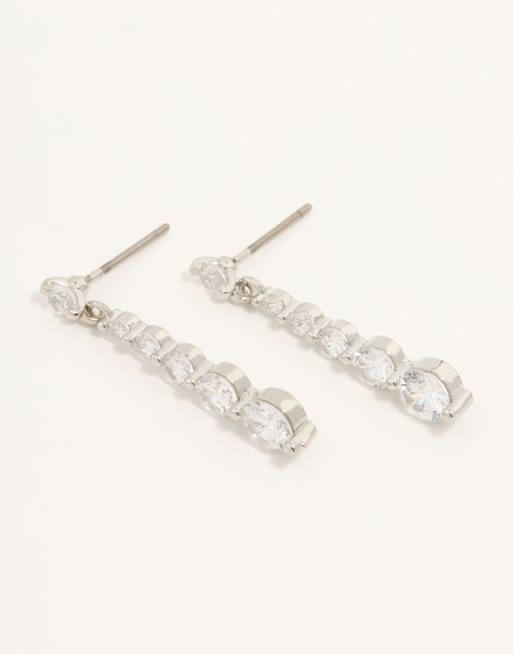 Pendientes largos plateados con diseño de cristales pequeños de tamaño gradual de Lovisa