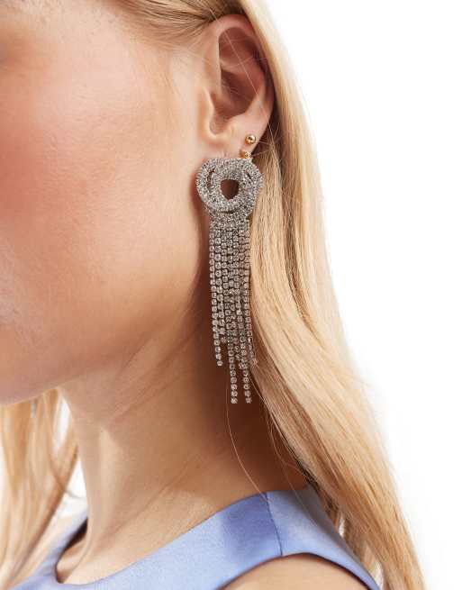 Pendientes largos plateados llamativos con diseño de espiral de cristales de True Decadence, 3 de 4