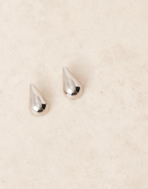 Pendientes plateados con diseño de lágrima de DesignB London, 2 de 3