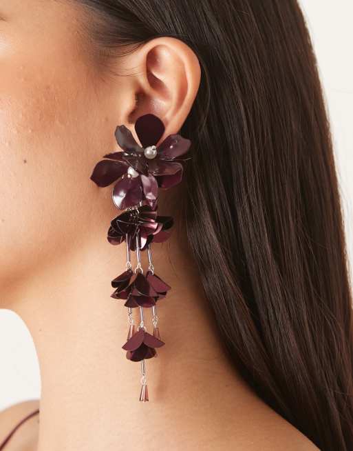 Pendientes rojo cereza con diseño colgante de flores de cuentas de Mango